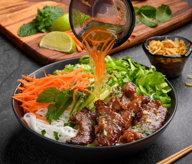 Bún Bowl – Reisnudeln mit Gemüse